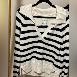 COPY - Abercrombie & Fitch | Notch-Neck sweater | size: medium | Navy stripes |